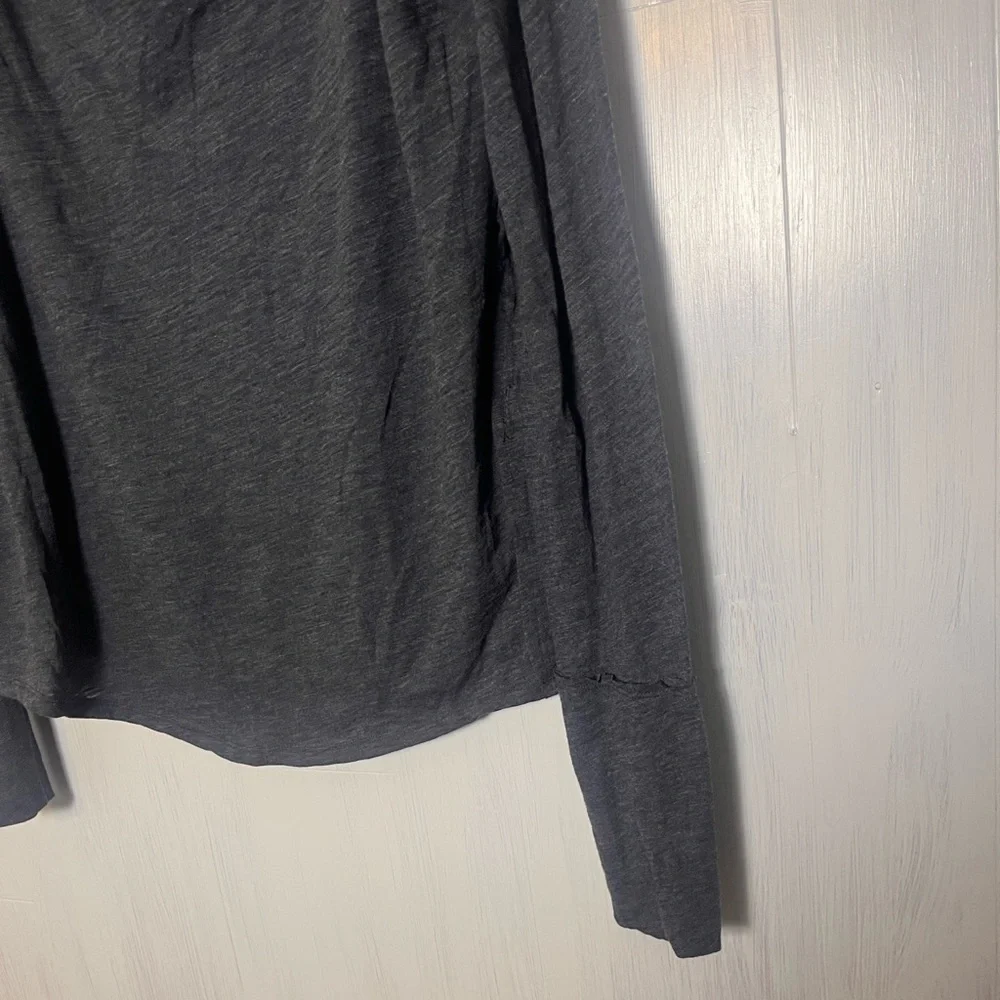 We The Free Kimmi Long Sleeve Tee in Dark Gray Size S‎